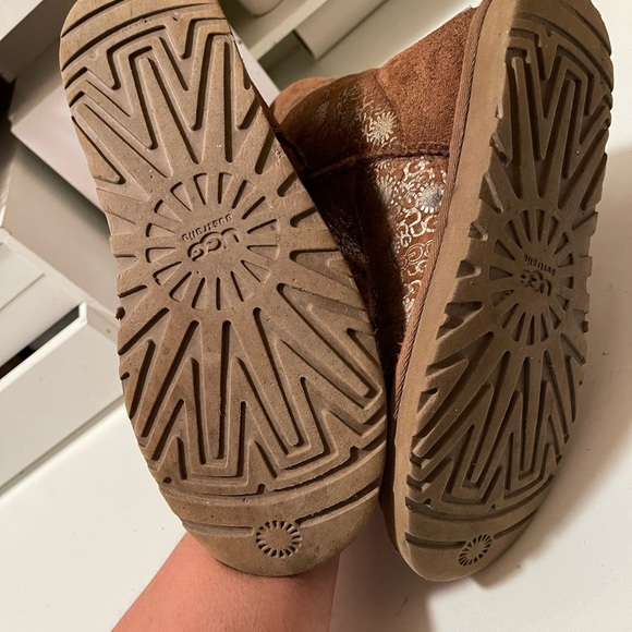 Uggs boots with light gold color logos all around the boots tan and gold - Picture 13 of 14